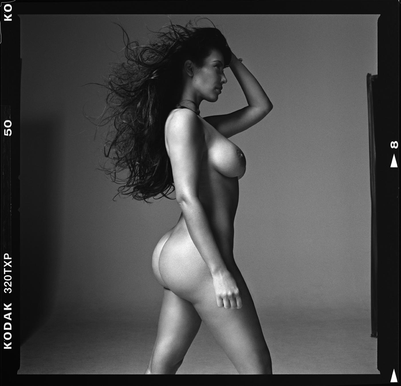 kim_kardashian_nude_body_paint_outtakes_set_leaked-diwwaf-influencersgonewild