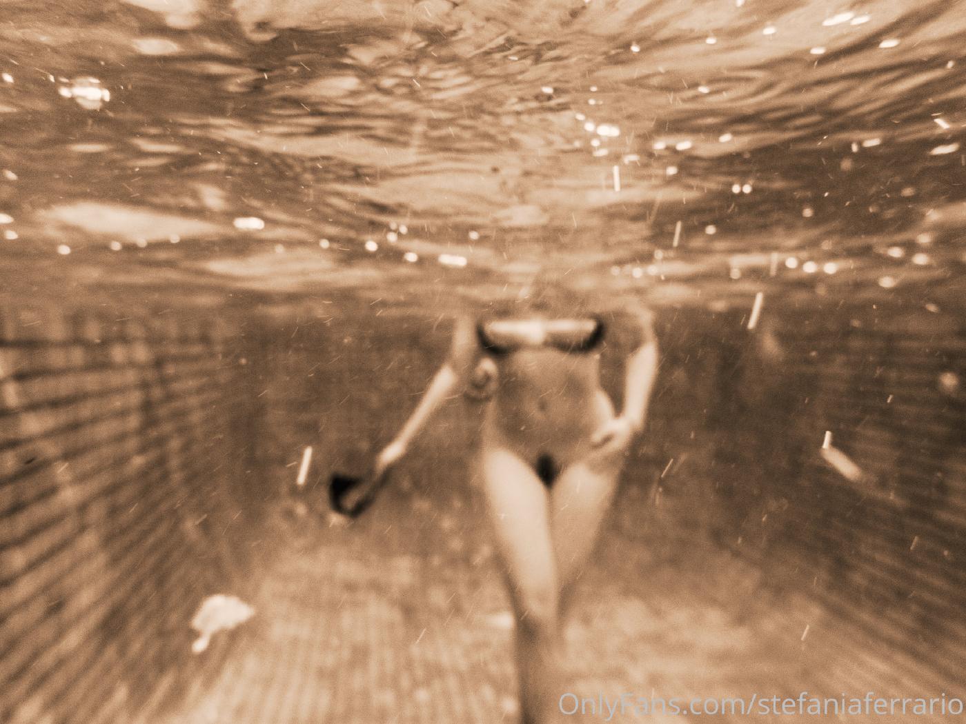 stefania_ferrario_nude_underwater_pool_onlyfans_set_leaked-oyyjvs-influencersgonewild