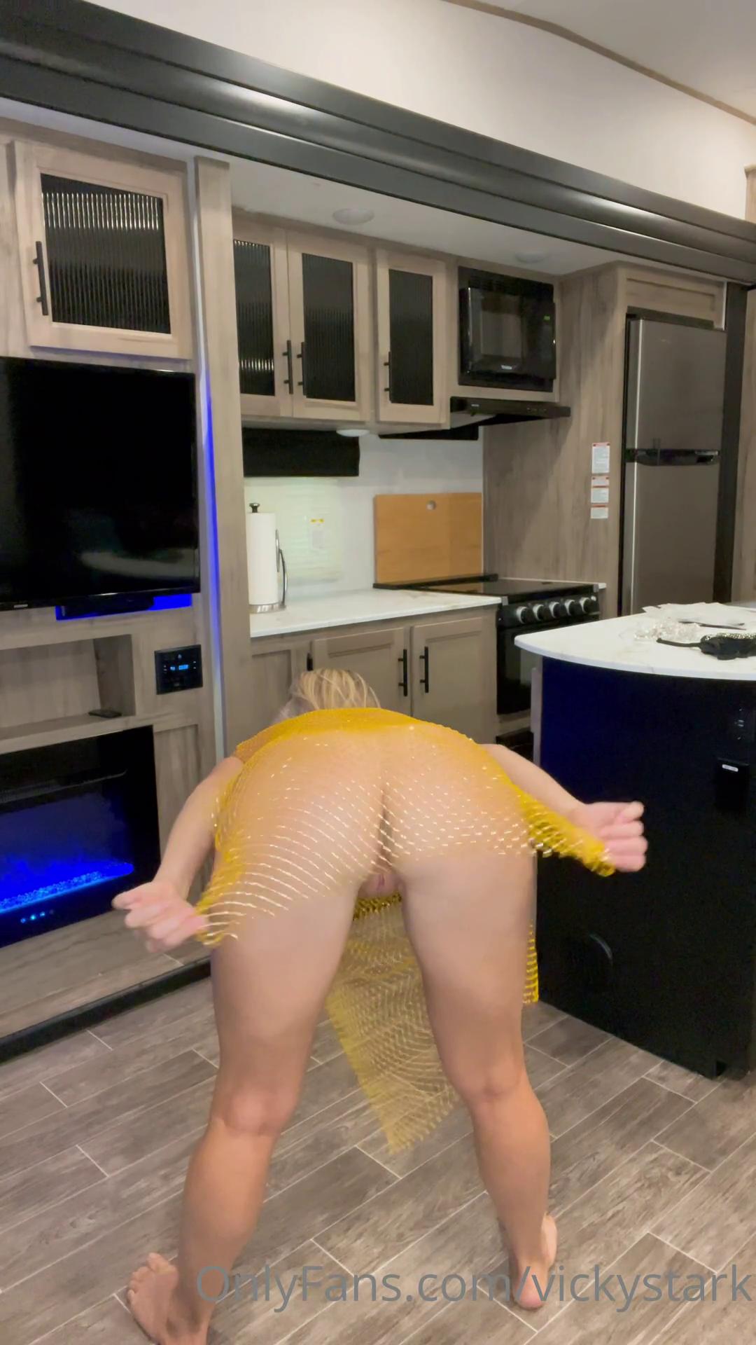 vicky_stark_mesh_party_tops_try_on_onlyfans_video_leaked-onegnd-influencersgonewild