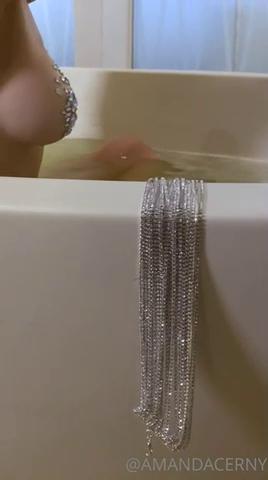 amanda_cerny_nude_bath_onlyfans_video_leaked-dgctyb-influencersgonewild