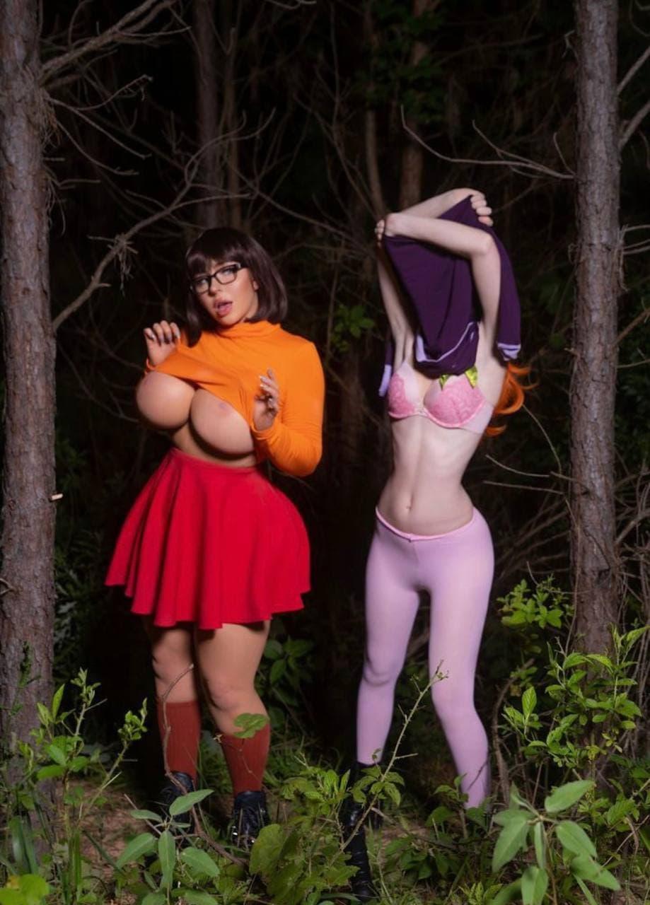 bishoujomom_nude_velma_daphne_cosplay_fansly_set_leaked-dtibgs-influencersgonewild
