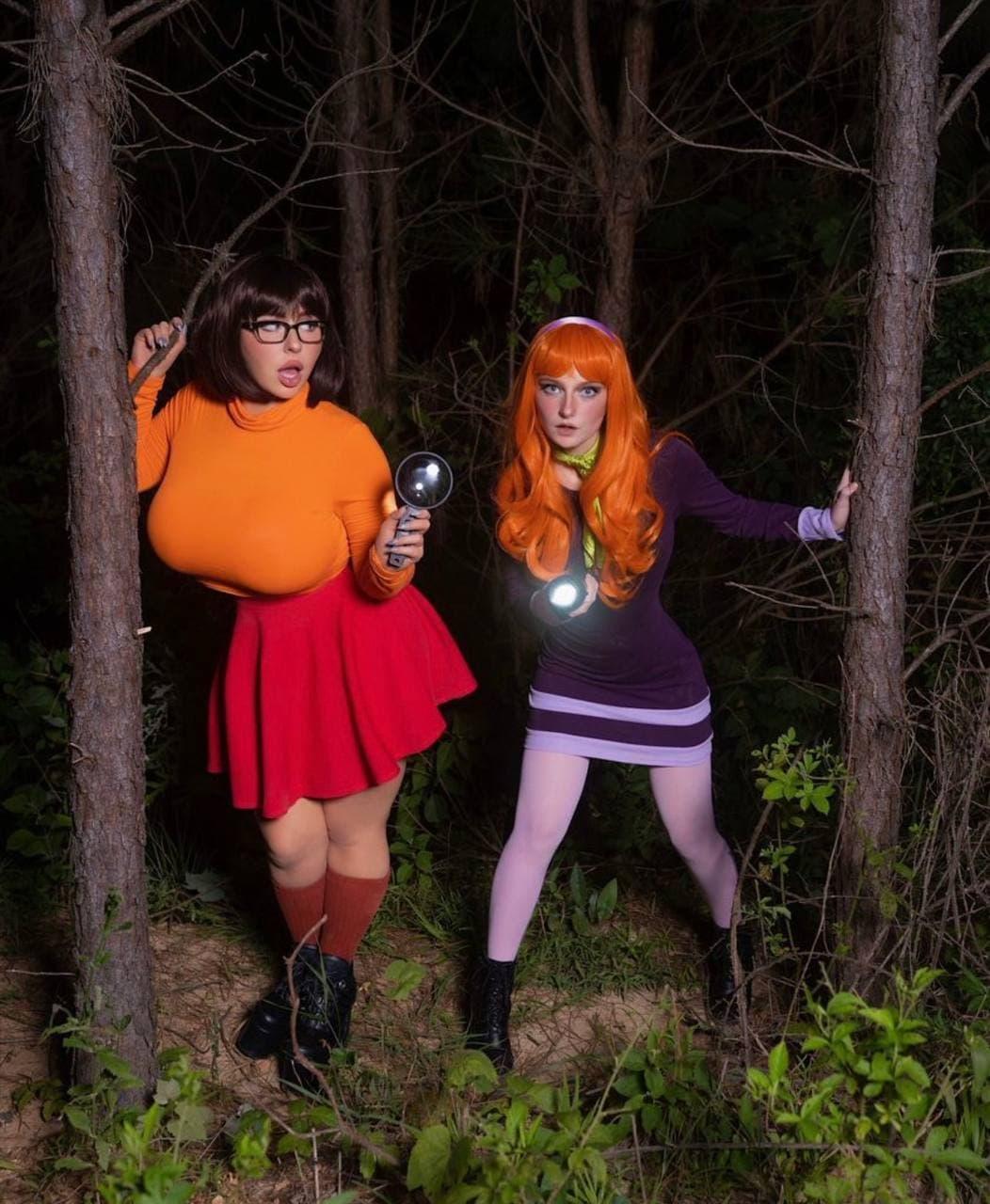 bishoujomom_nude_velma_daphne_cosplay_fansly_set_leaked-hjvbrm-influencersgonewild