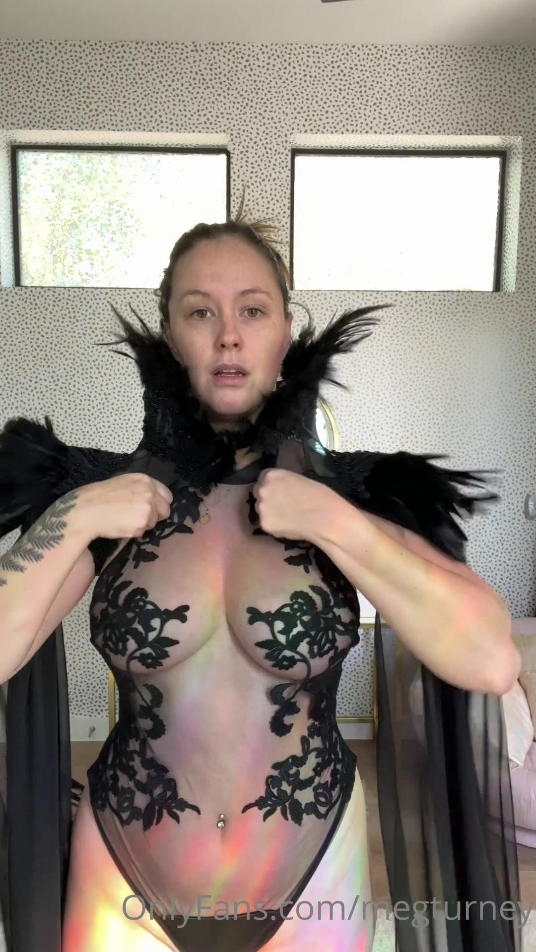 meg_turney_nude_evil_queen_try_on_onlyfans_video_leaked-qfvugl-influencersgonewild