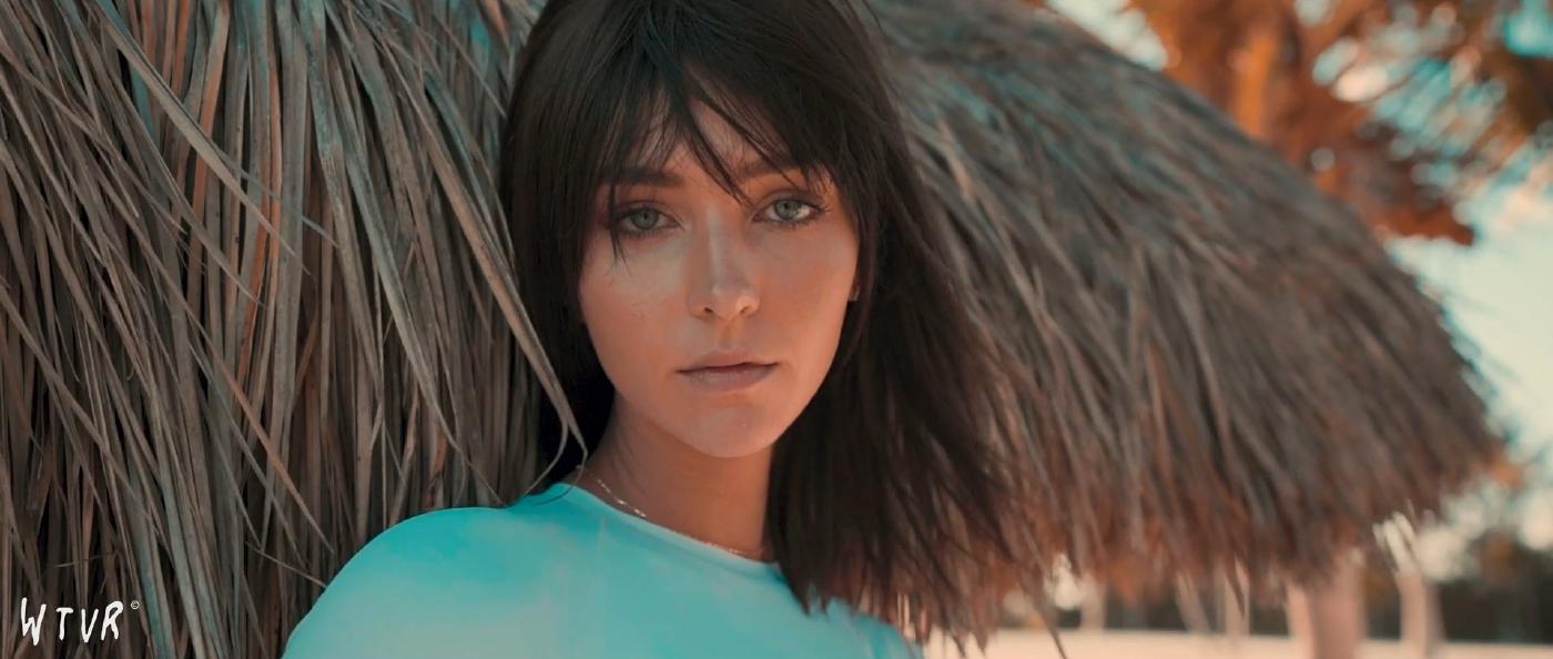 rachel_cook_beach_bikini_modeling_patreon_video_leaked-cfxzbh-influencersgonewild