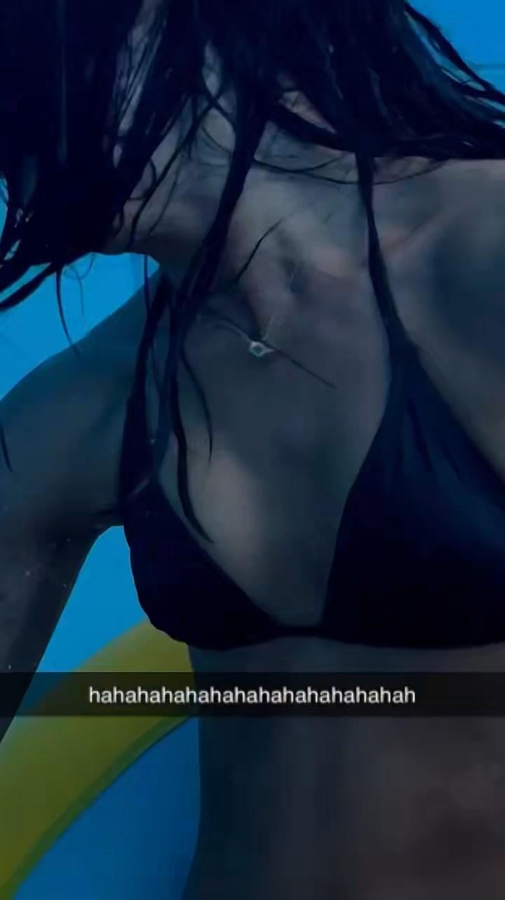 charli_damelio_bikini_waterpark_video_leaked-aqslrq-influencersgonewild
