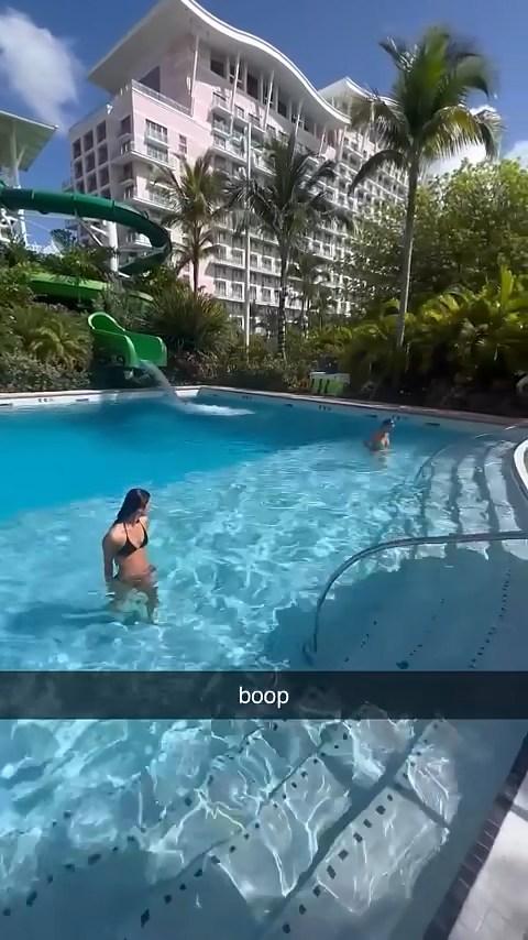 charli_damelio_bikini_waterpark_video_leaked-fxadhx-influencersgonewild