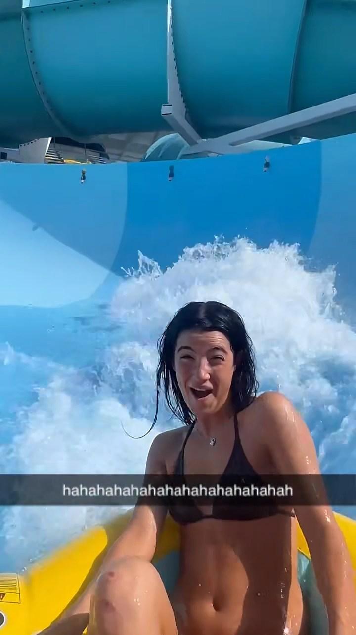 charli_damelio_bikini_waterpark_video_leaked-rurqon-influencersgonewild