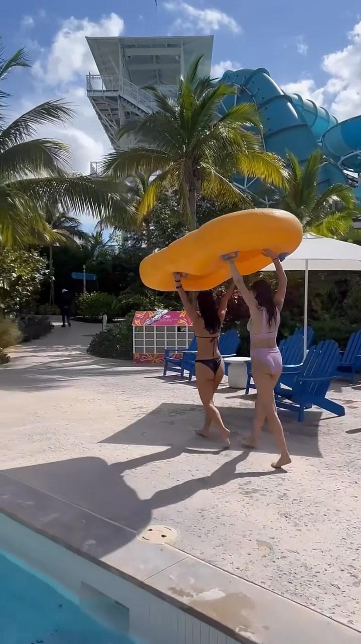 charli_damelio_bikini_waterpark_video_leaked-wxelyb-influencersgonewild