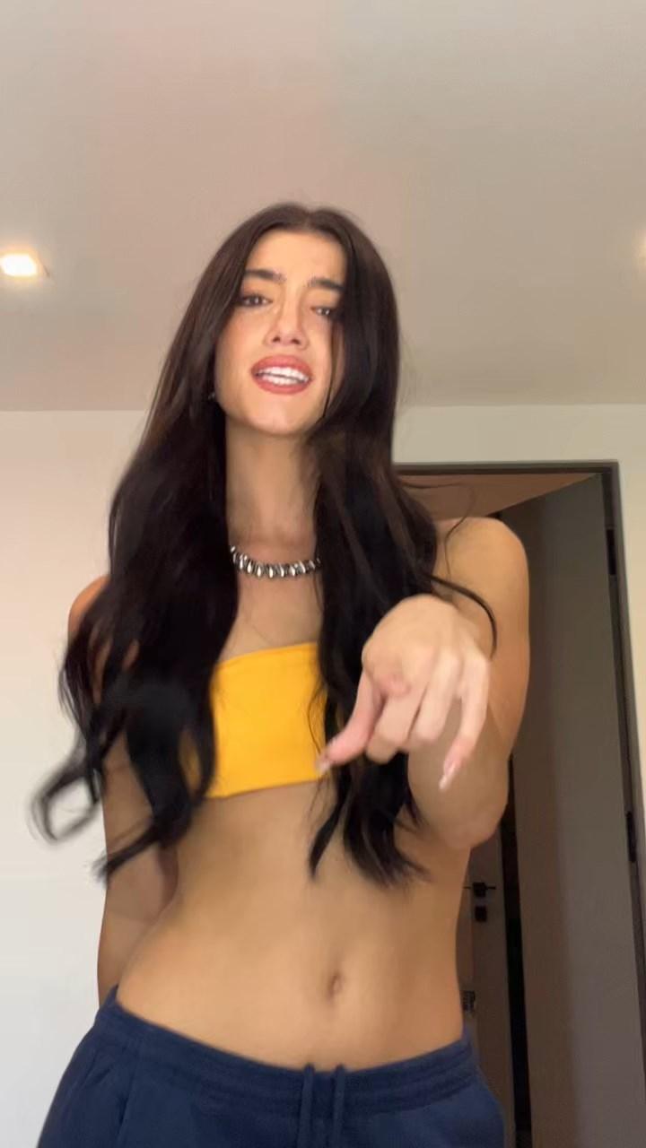 charli_damelio_sexy_sports_bra_video_leaked-jdvllz-influencersgonewild
