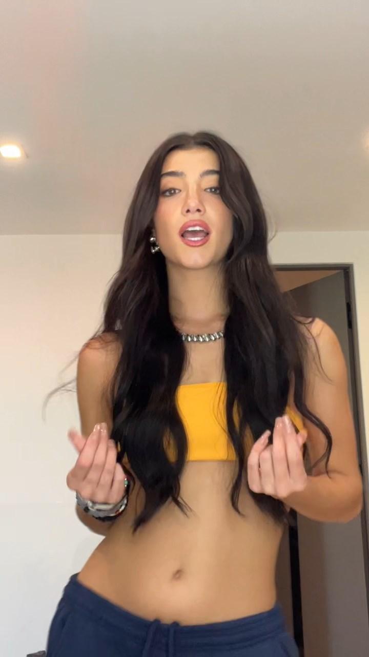 charli_damelio_sexy_sports_bra_video_leaked-qpotwi-1-influencersgonewild