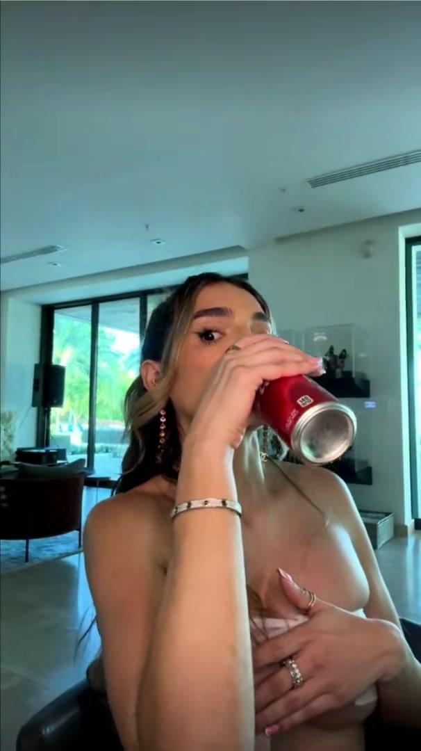 lyna_perez_nude_cutting_clothes_onlyfans_livestream_leaked-clmkut-influencersgonewild