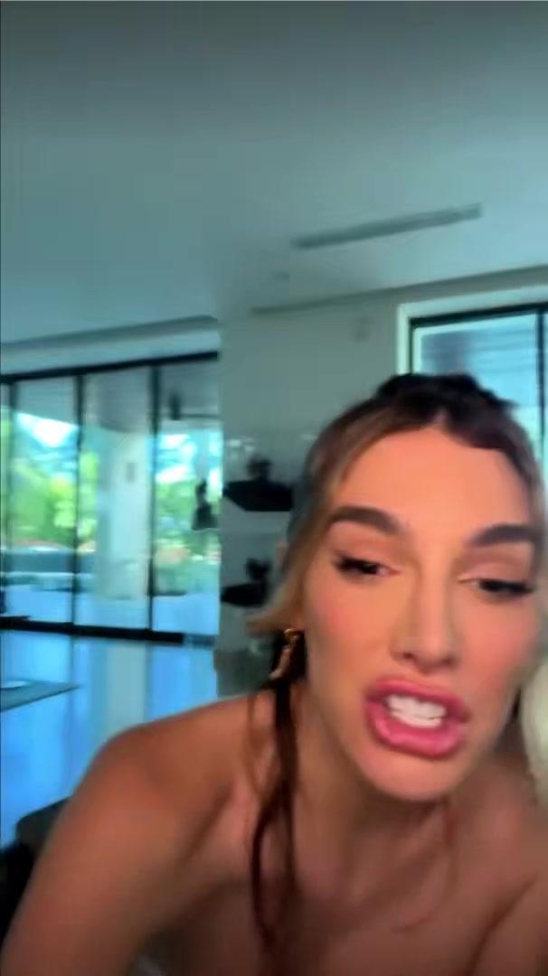 lyna_perez_nude_cutting_clothes_onlyfans_livestream_leaked-piquaq-influencersgonewild