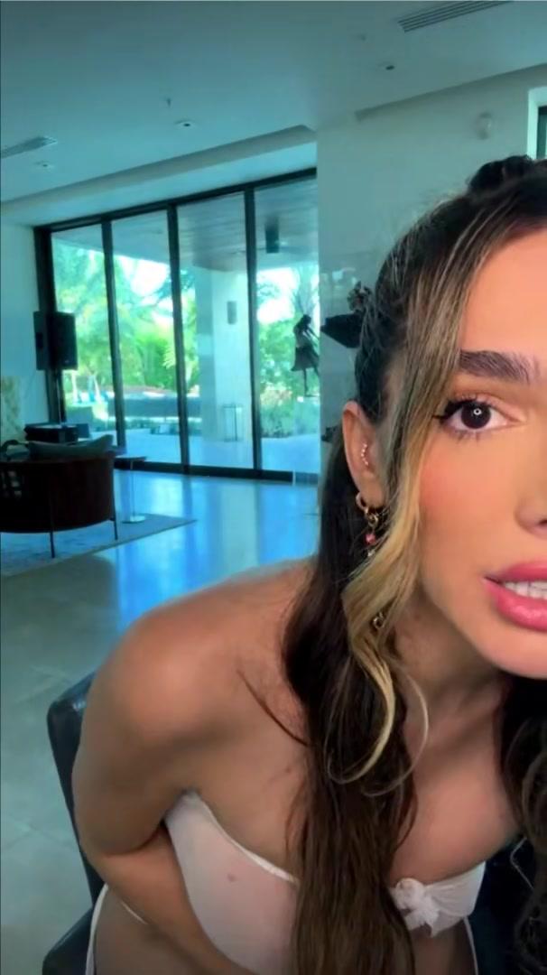 lyna_perez_nude_cutting_clothes_onlyfans_livestream_leaked-scctan-influencersgonewild