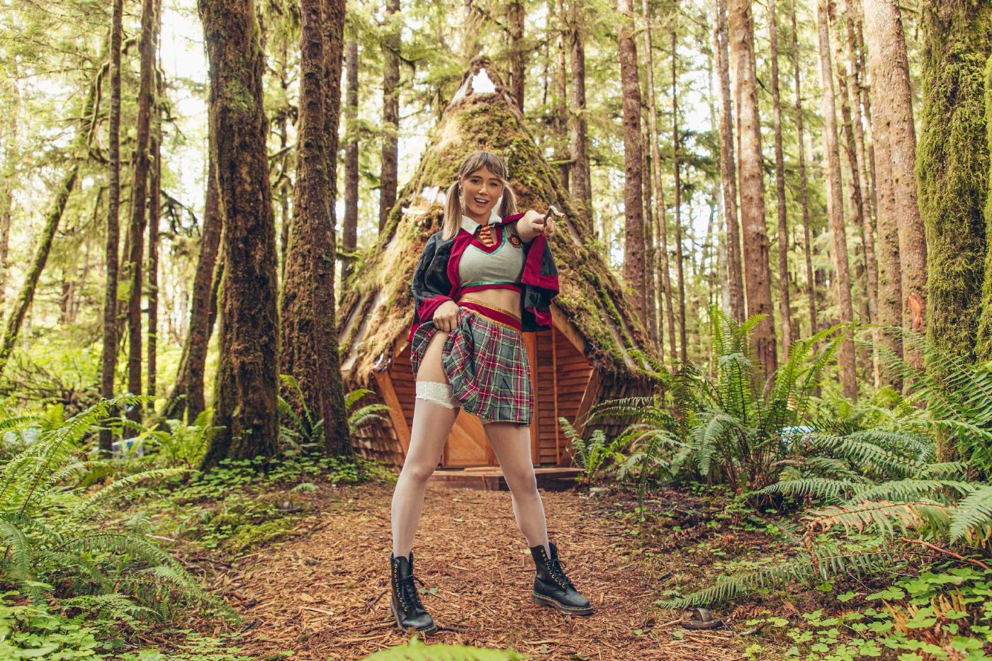 sara_jean_underwood_hermione_cosplay-lguqiq-influencersgonewild