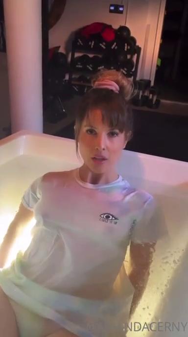 amanda cerny nipple wet t shirt onlyfans video leaked vtexyp influencersgonewild