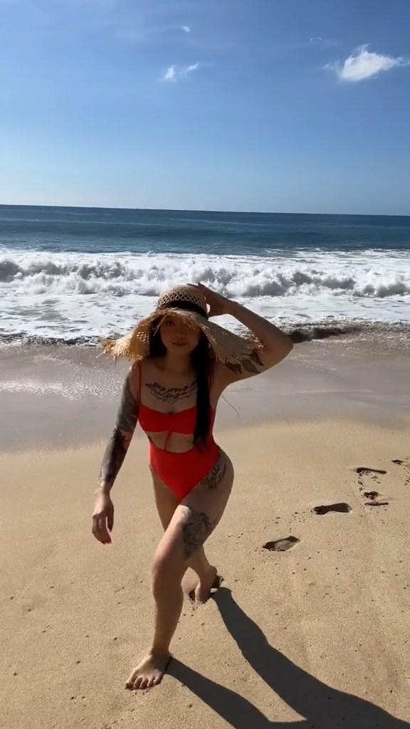 bella_poarch_sexy_bikini_beach_video_leaked-rfhypd-influencersgonewild