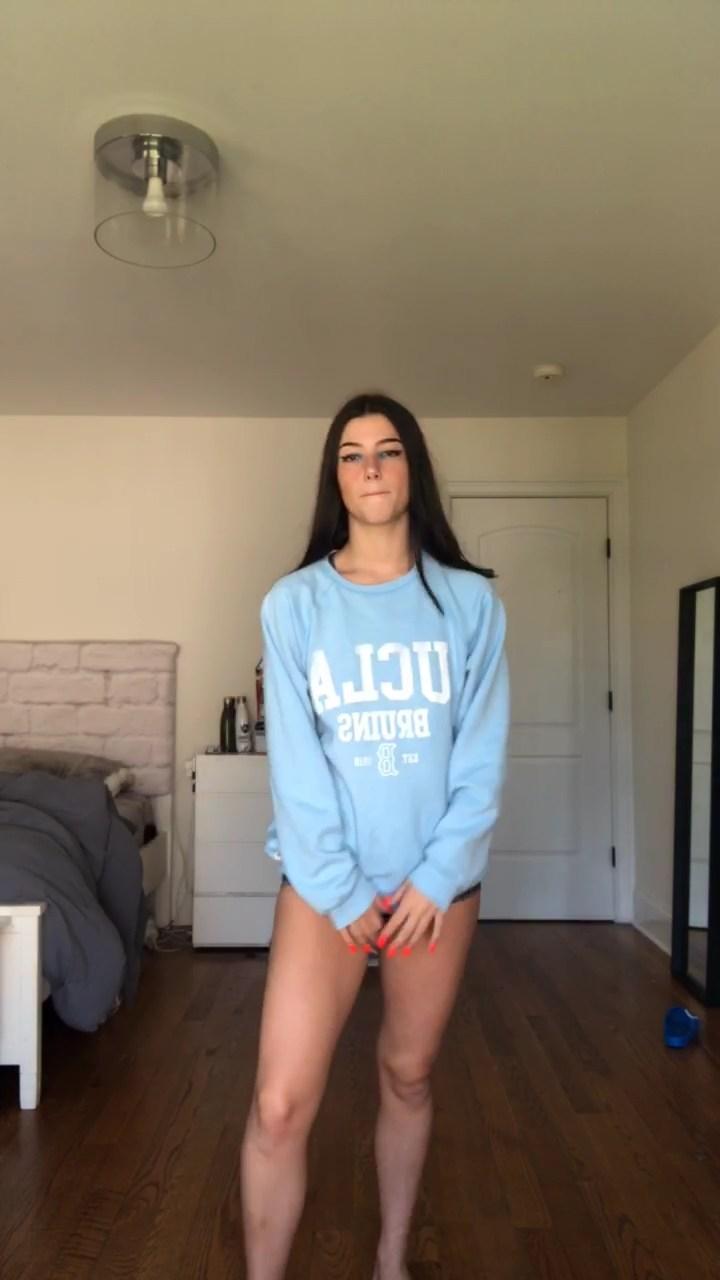 charli_damelio_biking_shorts_camel_toe_video_leaked-ceotqm-1-influencersgonewild