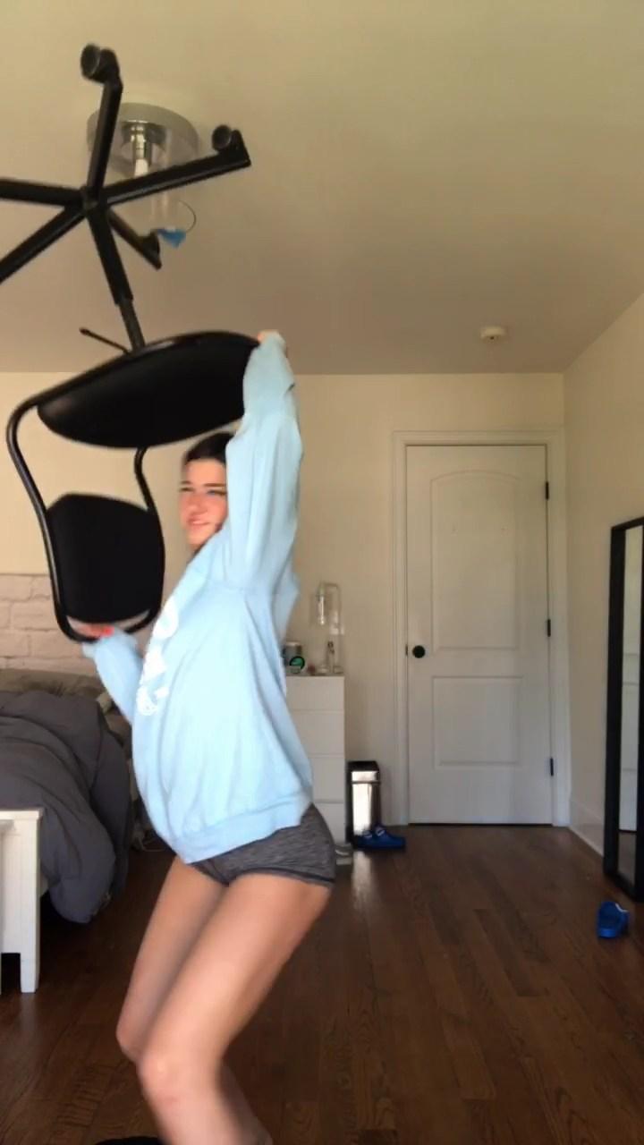 charli_damelio_biking_shorts_camel_toe_video_leaked-lqcwlo-influencersgonewild