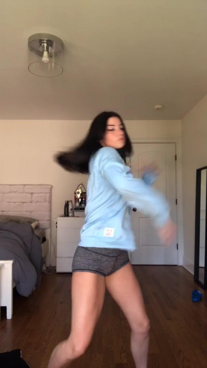 charli_damelio_biking_shorts_camel_toe_video_leaked-yemyvl-influencersgonewild