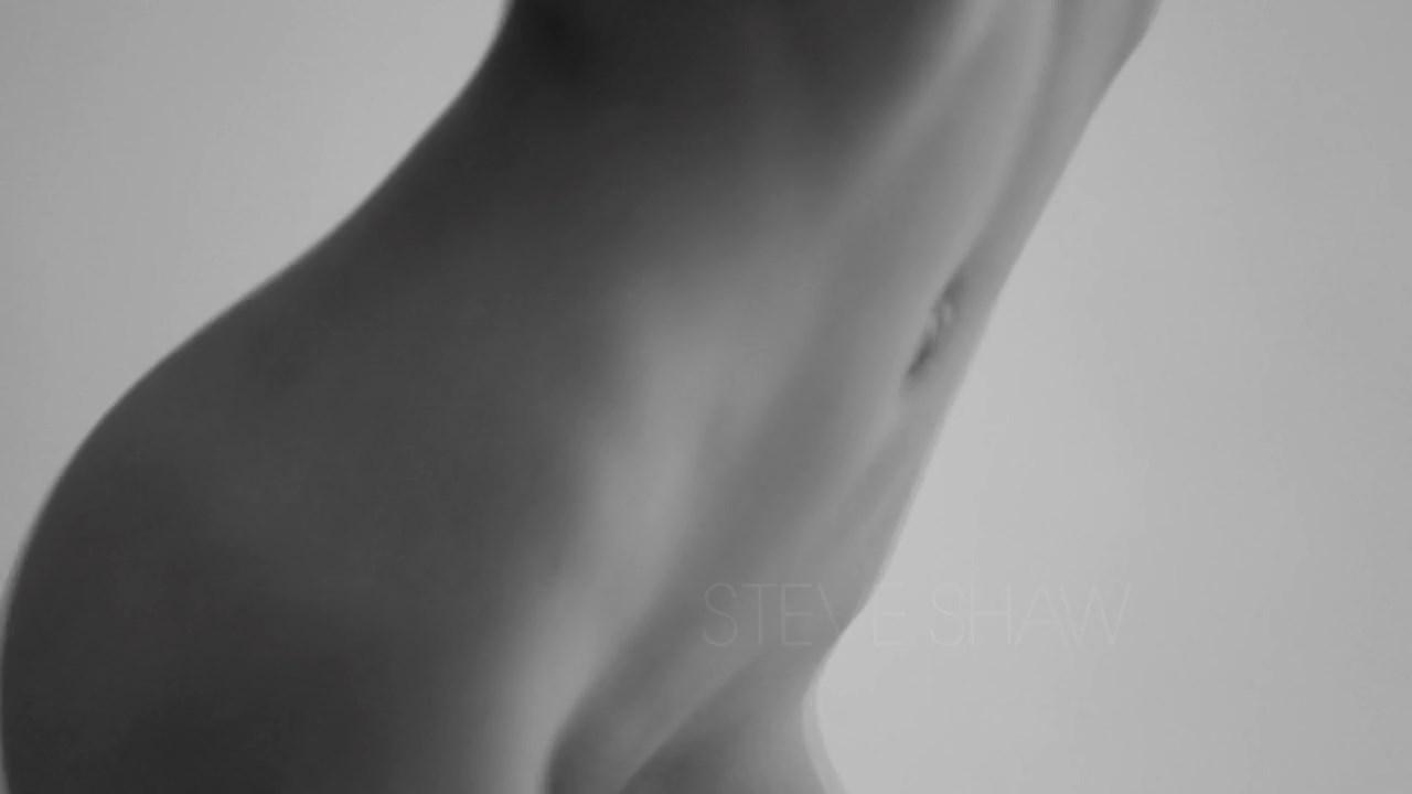 emily_ratajkowski_treats_nude_bts_video_leaked-sofyzw-influencers-gonewild